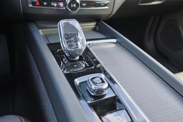 Volvo XC60 T6 Recharge AWD Plus Black Edition - Panorama/schuifdak - IntelliSafe Assist & Surround - 360º Camera - Harman/Kardon audio - Adaptieve LED koplampen - Verwarmde voorstoelen, stuur & achterbank - Parkeersensoren voor & achter - Elektr. bedienb. voorstoele