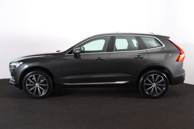 Volvo XC60 Recharge T8 AWD R-Design - Panorama/schuifdak - IntelliSafe Assist & Surround - 360º Camera - Adaptieve LED koplampen - Verwarmde voorstoelen & stuur - Parkeersensoren voor & achter - Elektr. bedienb. bestuurdersstoel met geheugen - Inklapbare trekhaak - 