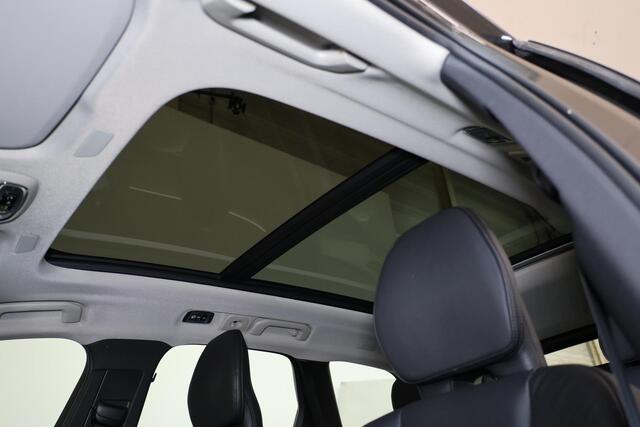 Volvo XC60 Recharge T8 AWD R-Design - Panorama/schuifdak - IntelliSafe Assist & Surround - 360º Camera - Adaptieve LED koplampen - Verwarmde voorstoelen & stuur - Parkeersensoren voor & achter - Elektr. bedienb. bestuurdersstoel met geheugen - Inklapbare trekhaak - 
