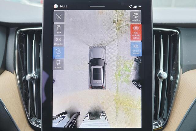 Volvo XC60 T6 Recharge AWD Plus Bright - Panorama/schuifdak - IntelliSafe Assist & Surround - 360º Camera - Harman/Kardon audio - Adaptieve LED koplampen - Verwarmde voorstoelen, stuur & achterbank - Parkeersensoren voor & achter - Elektr. bedienb. voorstoelen met g