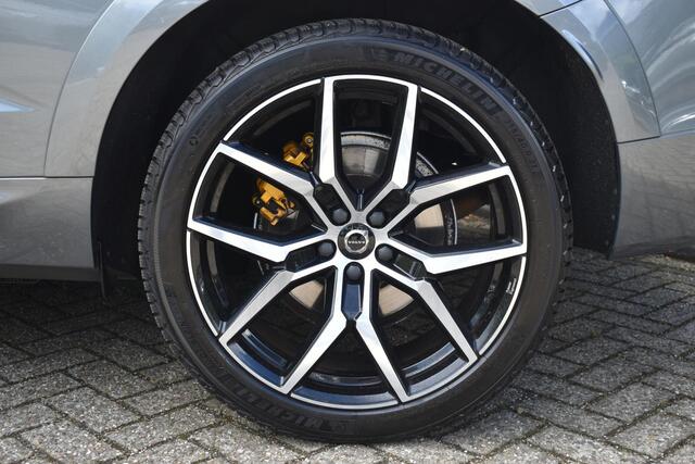 Volvo XC60 T8 AWD Polestar Engineered | Bowers & Wilkins Premium Audio | Head Up Display | 22 inch Polestar lichtmetalen velgen | Standkachel | 360 Graden Camera | Elektrisch verstelbare voorstoelen met memory | BLIS | Adaptieve Cruise Control