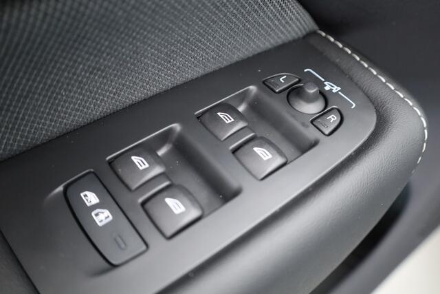 Volvo XC60 2.0 T6 Plug-in hybrid AWD Plus Dark SOH 97,7% | Pano | Memory Seats | Elek. Trekhaak | Camera | Stoel- Stuurverw. | 21'' | Pilot Assist