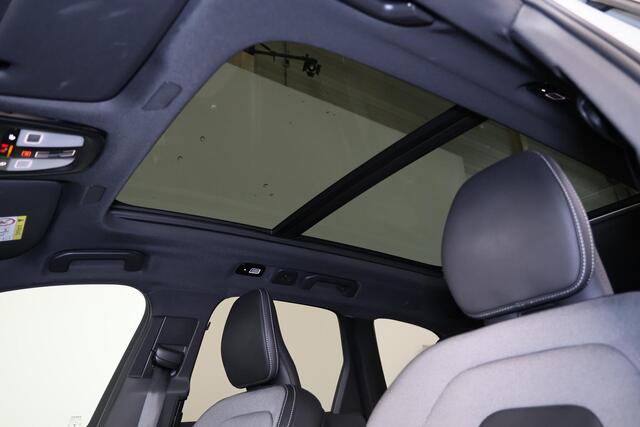 Volvo XC60 T8 Recharge AWD Plus Black Edition - Luchtvering - Panorama/schuifdak - IntelliSafe Assist & Surround - 360º Camera - Harman/Kardon audio - Adaptieve LED koplampen - Verwarmde voorstoelen, stuur & achterbank - Parkeersensoren voor & achter - Elektr. bedie