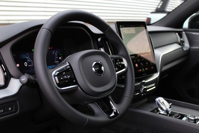 Volvo XC60 2.0 T8 Plug-in hybrid AWD Plus Black Edition NIEUW | Head-up | 360 | Panoramadak | Zwenkbare Trekhaak