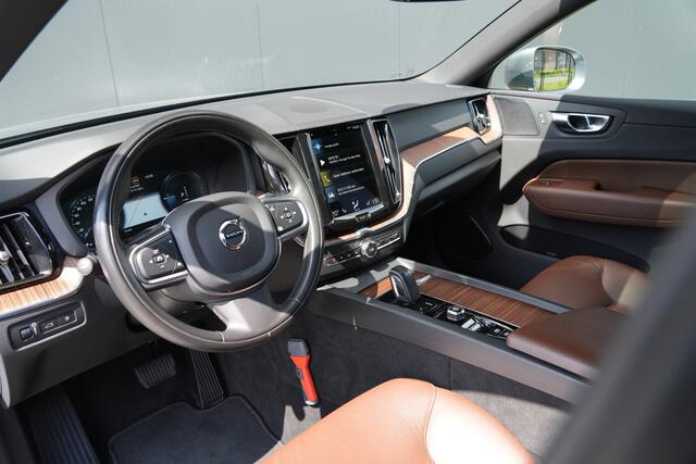 Volvo XC60 2.0 Recharge T6 AWD Business Pro - Trekhaak - Pano - H&K - Pilot Assist - Stoel/Stuurverwarming - BLIS - Rijklaar