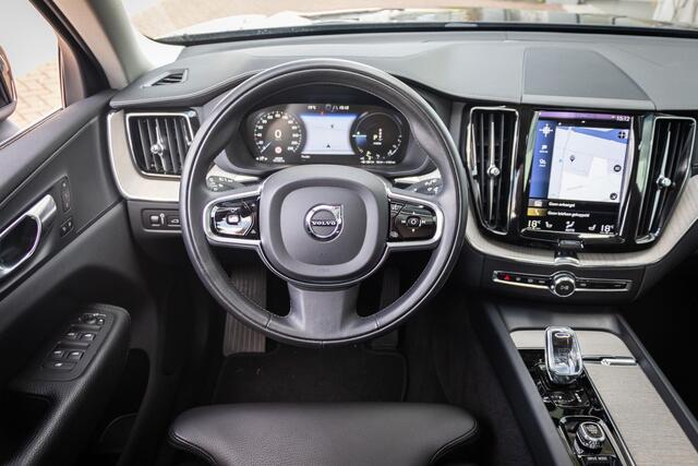 Volvo XC60 2.0 T6 Plug-in Hybrid AWD Inscription | PHEV | Panoramadak | Trekhaak | BLIS | Cruise Control Adaptief | Achtertuitrijcamera | Parkeersensoren | Keyless Entry | Elektrische Achterklep | Navigatie | Apple Carplay | Android Auto