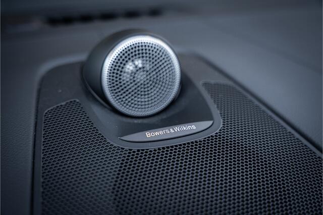 Volvo XC60 T6 Recharge Ultimate Black Edition ** Leer ** B&W ** Four-C luchtvering ** Trekhaak