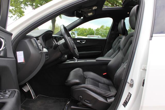 Volvo XC60 2.0 T8 Twin Engine AWD R-Design / Trekhaak / Panoramadak / Leder / CarPlay / 21'' / Parkeerhulp V+A / Stoelverwarming / DAB / Cruise Control
