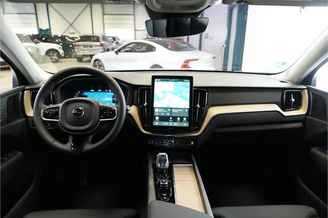 Volvo XC60 2.0 T6 293kW/399pk Aut8 Plug-in hybrid Ultra Dark PANORAMADAK + HARMAN/KARDON + ADAPT.CRUISE + HEAD-UP + STOELVERWARMING V&A + STUURVERWARMING + GOOGLE DASH + 360 CAMERA + BLIS + CTA + LUCHTVERING + 21" LM-VELGEN!!