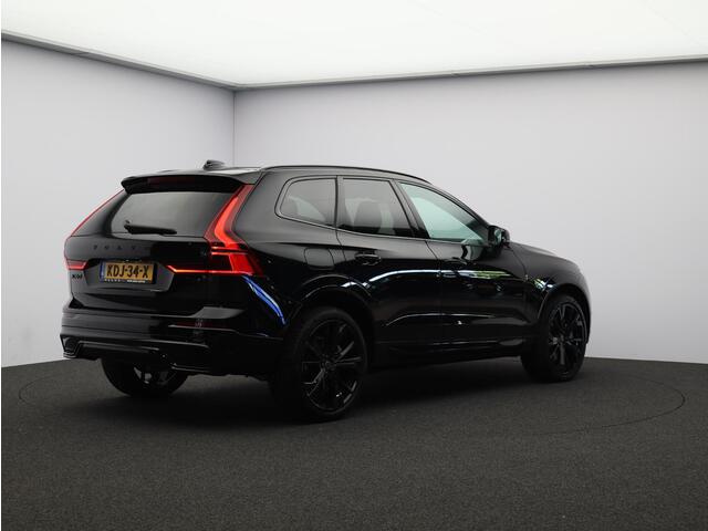Volvo XC60 2.0 T6 Plug-in hybrid AWD Plus Black Edition / Stoelventilatie / 360 graden camera / Harman Kardon / Extra getinte ramen / Stoel+stuurwielverwarming