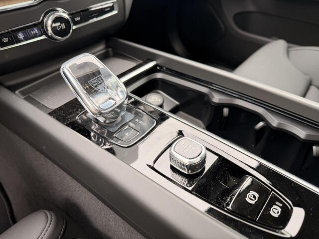 Volvo XC60 2.0 T8 Plug-in hybrid AWD Ultra Dark Facelift model l 21 inc l 360 l stoel verwarming l 455pk