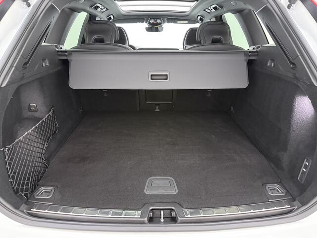 Volvo XC60 T6 Plug-in hybrid AWD Plus Bright | Luchtvering | Schuif/Kantel dak | Sportstoelen | Harmon Kardon |