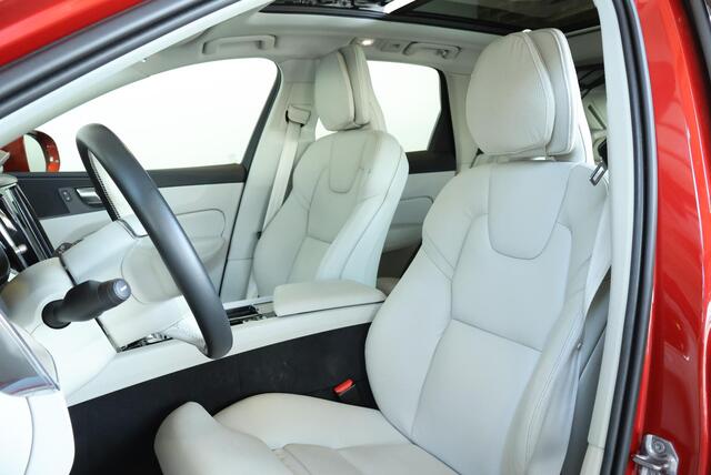 Volvo XC60 T6 Plug-in hybrid AWD Inscription Exclusive | Google Infotainment | Dealeronderhouden | Semi-Electrische wegklapbare trekhaak | Parkeerverwarming | Head-Up Display | Stoelverwarming | Stuurwielverwarming | Parkeersensoren | Panoramadak