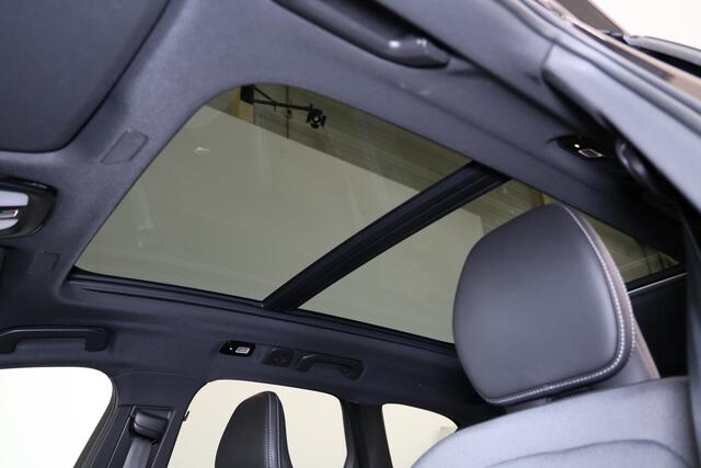 Volvo XC60 T6 Recharge AWD Plus Black Edition - Luchtvering - Panorama/schuifdak - IntelliSafe Assist & Surround - 360º Camera - Harman/Kardon audio - Adaptieve LED koplampen - Verwarmde voorstoelen, stuur & achterbank - Parkeersensoren voor & achter - Elektr. bedie