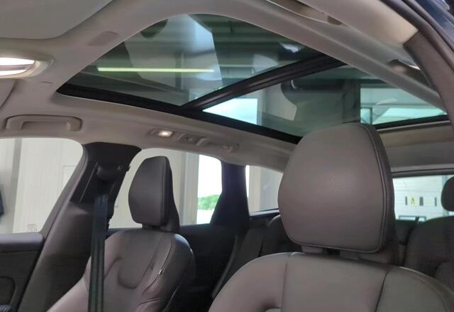 Volvo XC60 2.0 T6 350 pk Plug-in hybrid AWD Bright Navigatie Trekhaak Google Elek Comfort Stoelen Carplay Panoramadak Stoel + Stuurverwarming Pilot Assist Getint Glas NL Auto Long Range