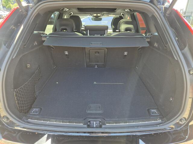 Volvo XC60 2.0 T6 Plug-in hybrid AWD Plus Black Edition Trekhaak/Panodak/ACC/BLIS etc.