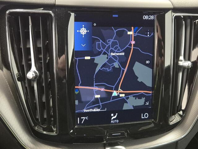 Volvo XC60 2.0 B5 R-Design | 360° Camera | Adaptieve cruise | BLIS | Power seat | Memory | Trekhaak | Keyless enty/start | Apple carplay/android auto |