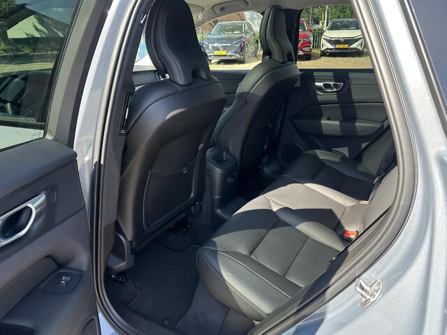 Volvo XC60 2.0 T6 Plug-in hybrid AWD Plus Dark | BOMVOL!! | 22K KM!! | STOEL STUURVERWARMING | PANO | ELEK. TREKHAAK | ADAP. CRUISRE | MEM. STOELEN | ACHTERBANK VERWARMD | ELEK. ACHTERKLEP | 12 MND BOVAG GARANTIE | DEALER ONDERHOUDEN |