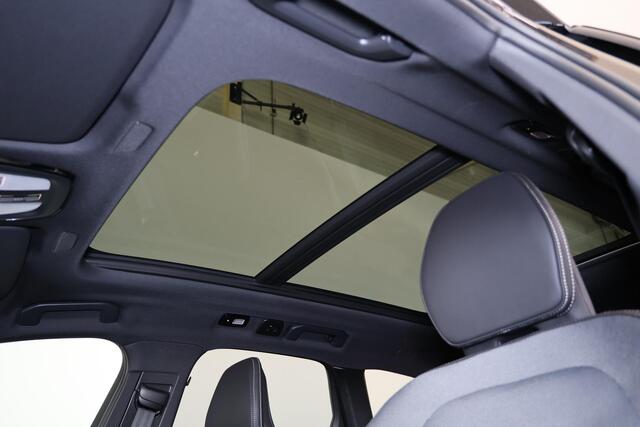 Volvo XC60 T6 Recharge AWD Black Edition Plus - Panorama/schuifdak - IntelliSafe Assist & Surround - 360º Camera - Harman/Kardon audio - Verwarmde voorstoelen, stuur & achterbank - Parkeersensoren voor & achter - Elektr. bedienb. voorstoelen met geheugen - Head up d