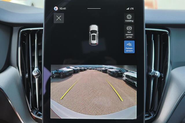 Volvo XC60 T6 Recharge AWD Plus Dark - IntelliSafe Assist & Surround - Harman/Kardon audio - Parkeercamera achter - Verwarmde voorstoelen, stuur & achterbank - Parkeersensoren voor & achter - Elektr. bedienb. voorstoelen met geheugen - Draadloze tel. lader - Extra g