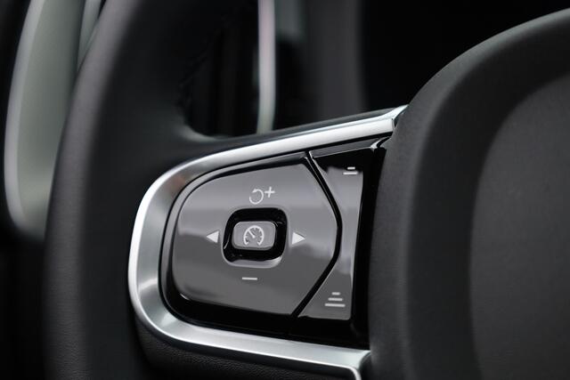 Volvo XC60 T6 PHEV Ultra Black Edition | Pano | HUD | Elek. Trekhaak | Memory Seats | 360cam | Adapt. Cruise | 21'' | Google Info. x