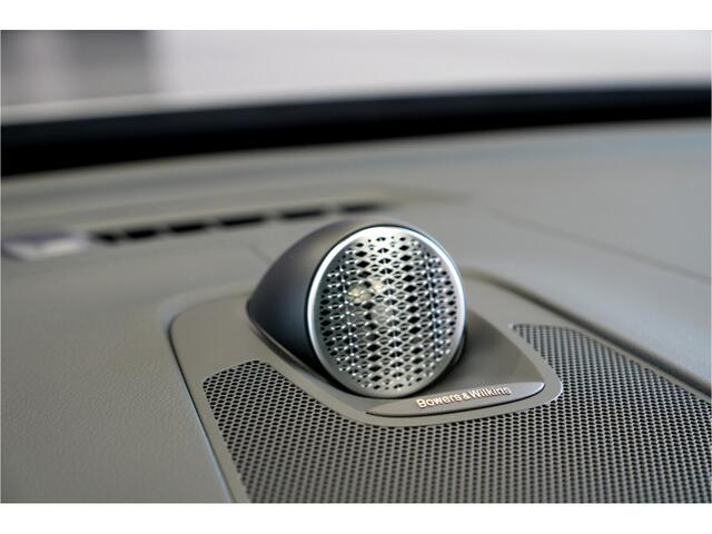 Volvo XC60 2.0 T8 AWD 335kW/456pk Aut8 Recharge Ultra Dark VOL!! LUCHTVERING + BOWERS&WILKINS + PANORAMADAK + BLIS + HEAD-UP + PILOT ASSIST + V&A STOEL-&STUURVERWARMING + ADAPT.CRUISE + GOOGLE DASH&SERVICES + STOELVENTILATIE&-MASSAGE + 360 CAMERA + 22" LM-VELGEN!!