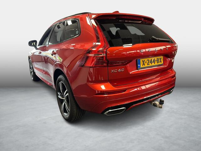 Volvo XC60 2.0 Recharge T8 AWD R-Design | Trekhaak | Panoramisch Schuif/-Kanteldak | Harman/Kardon | Getint Glas | Parkeercamera | Stoelverwarming voor & achter | Stuurverwarming |