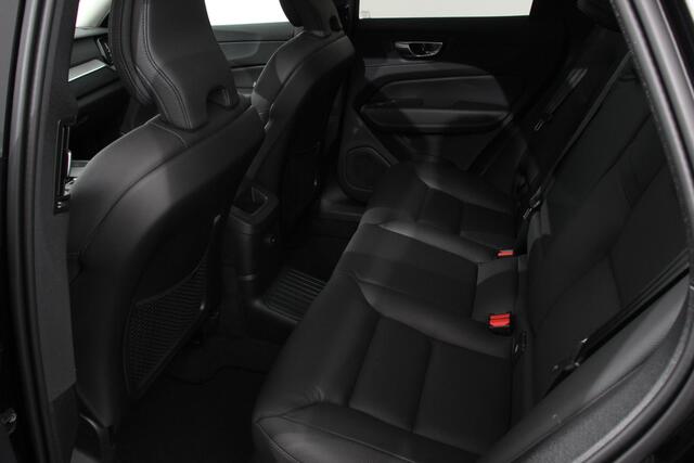 Volvo XC60 2.0 T6 Plug-in hybrid AWD Plus Dark Adaptieve cruise control Leder Navigatie Google Harman Kardon Panorama dak Lichtmetalen Velgen 19" Dab Stoelverwarming Camera Led Climate control Apple Carplay/ Android Auto
