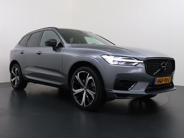 Volvo XC60 2.0 Recharge T8 AWD R-Design PLUG-IN HYBRIDE | SOH 89% | PANORAMADAK | ELEKTR. TREKHAAK | LEDER | CAMERA | HARMAN KARDON | MEMORY SEATS | 21" LMV | WINTERPAKKET STOEL + STUURVERWARMING || RIJKLAAR | 12 MND BOVAG GARANTIE |