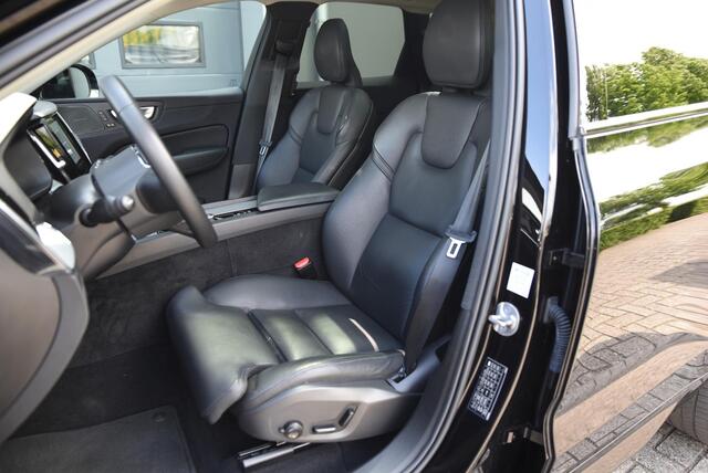 Volvo XC60 2.0 T6 Plug-in hybrid AWD Plus Dark SOH 97% / Trekhaak / Panoramadak / Harman Kardon