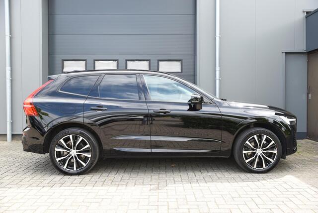 Volvo XC60 2.0 T6 Plug-in hybrid AWD Plus Dark SOH 97% / Trekhaak / Panoramadak / Harman Kardon