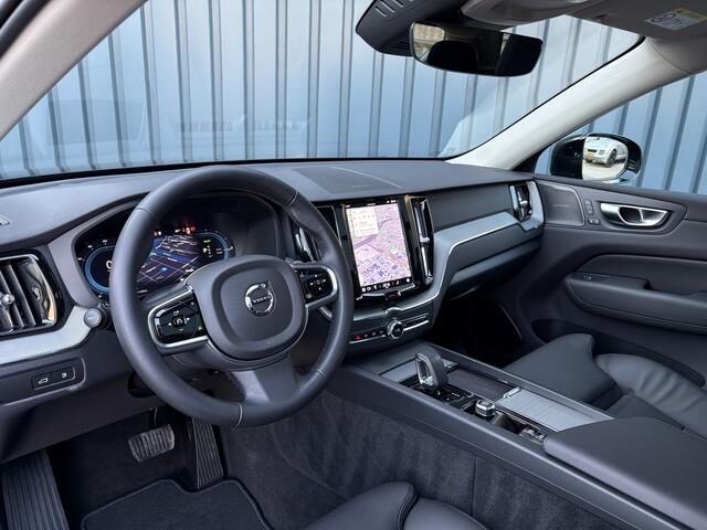 Volvo XC60 2.0 T8 Plug-in hybrid AWD Plus Dark | Pano | Trekhaak wegkl. | 360 Camera | Head Up | Harman/ Kardon | Prijs Rijklaar!!