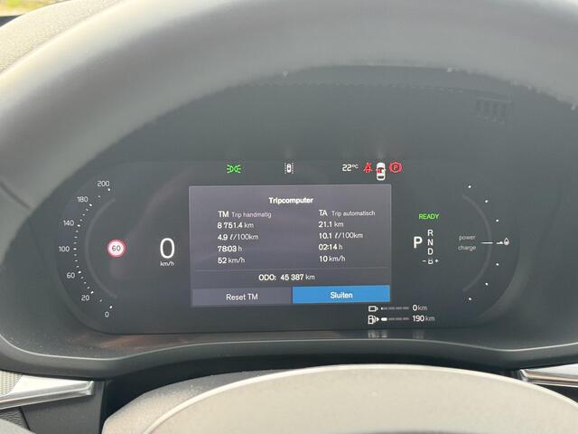 Volvo XC60 2.0 T6 Plug-in hybrid AWD Plus Black Edition 350 PK | Trekhaak | H/K | Pano | 360 Camera