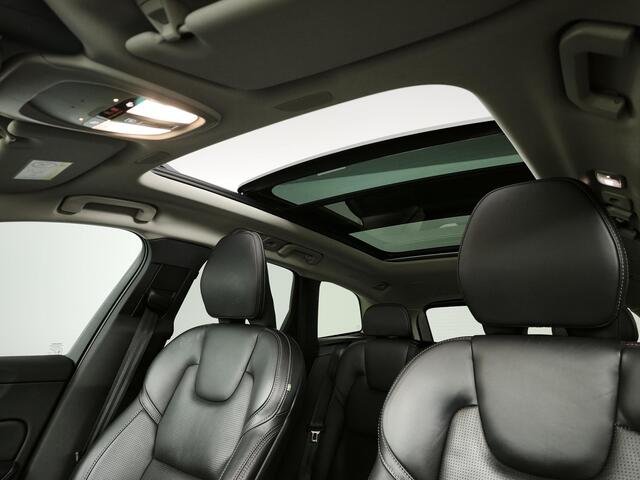 Volvo XC60 2.0 T6 Plug-in hybrid AWD Plus Black Edition | Harman Kardon | Panoramadak | Trekhaak wegklapbaar.