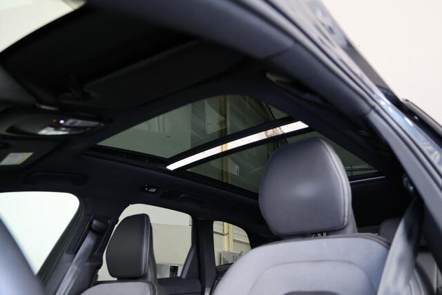 Volvo XC60 T8 Recharge AWD Plus Black Edition - Panorama/schuifdak - IntelliSafe Assist & Surround - 360º Camera - Harman/Kardon audio - Adaptieve LED koplampen - Verwarmde voorstoelen, stuur & achterbank - Parkeersensoren voor & achter - Head up display - Draadloze