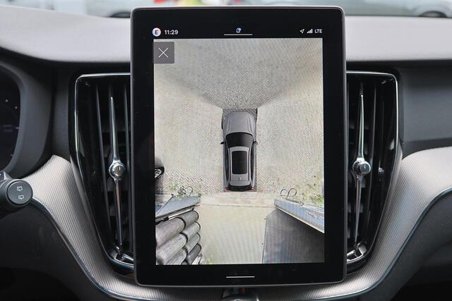 Volvo XC60 T6 Recharge AWD Plus Black Edition - Panorama/schuifdak - IntelliSafe Assist & Surround - 360º Camera - Harman/Kardon audio - Verwarmde voorstoelen, stuur & achterbank - Parkeersensoren voor & achter - Elektr. bedienb. voorstoelen met geheugen - Head up d