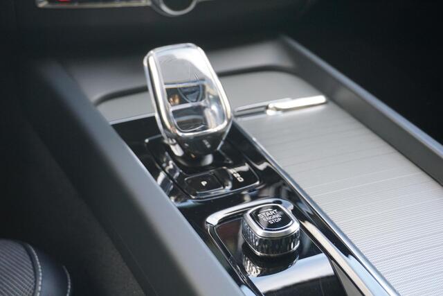 Volvo XC60 2.0 T6 Plug-in hybrid AWD Plus Black Edition | Pano | H&K | 360 | LED