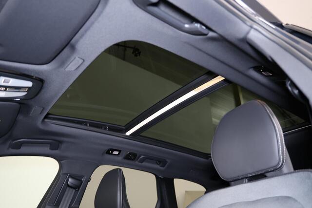 Volvo XC60 T6 Recharge AWD Plus Black Edition - Panorama/schuifdak - IntelliSafe Assist & Surround - 360º Camera - Harman/Kardon audio - Verwarmde voorstoelen, stuur & achterbank - Parkeersensoren voor & achter - Elektr. bedienb. voorstoelen met geheugen - Head up d