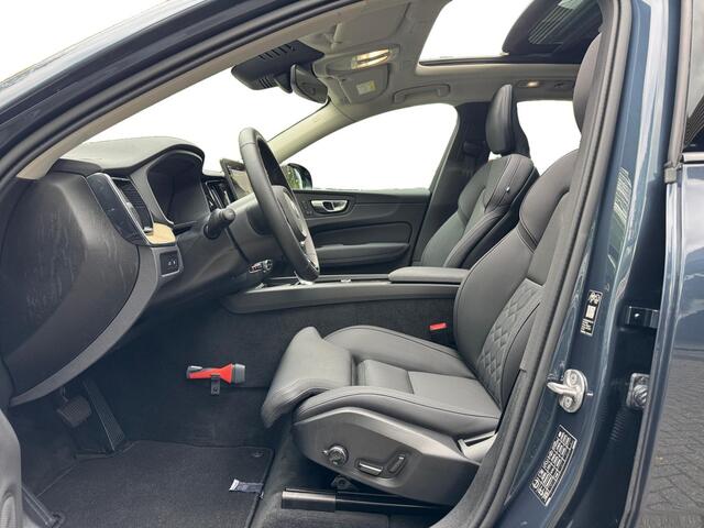 Volvo XC60 T6 Plug-in hybrid AWD Plus Dark |Modeljaar 2026 |Trekhaak |Schuifdak |360 camera|