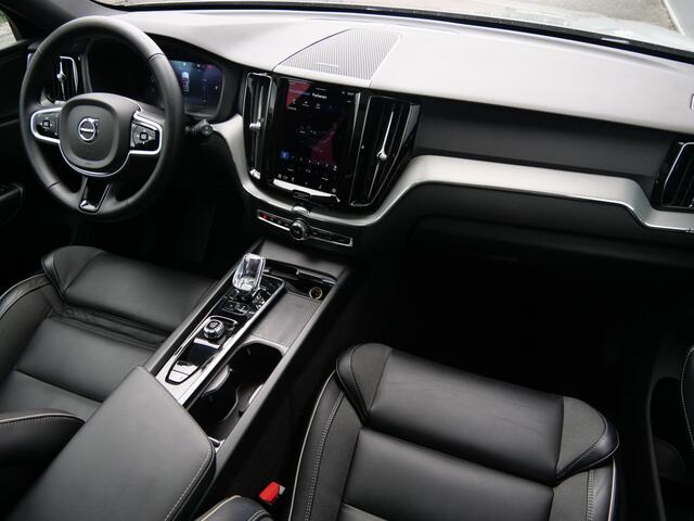 Volvo XC60 2.0 T6 Plug-in hybrid AWD Plus Dark 350 Pk Automaat Navi / DAB / Apple Carplay / Pano-dak