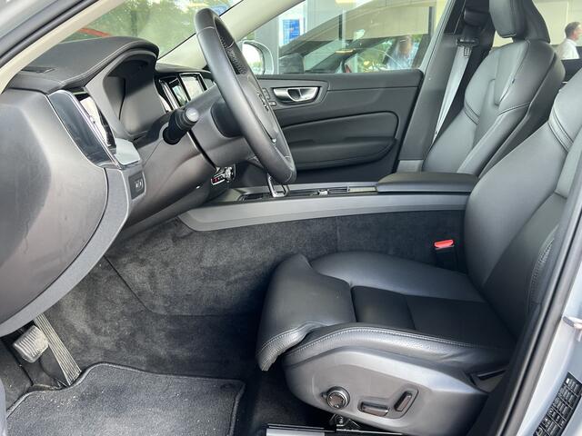Volvo XC60 2.0 T6 350 pk Plug-in hybrid AWD Ultra Bright Panoramadak Harman Kardon Audio Leer Elektrische Comfortstoelen 20 Inch Velgen 360 Camera Navigatie Head-Up Display Apple Carplay Extra Getint Glas Long Range 1e Eigenaar BTW Auto