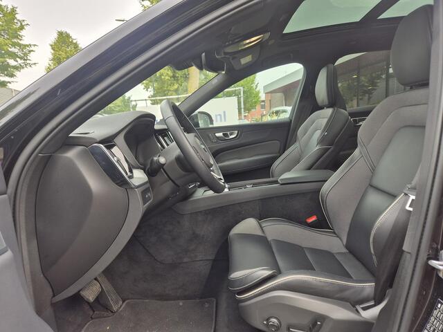 Volvo XC60 2.0 T6 Plug-in hybrid AWD Plus Black Edition Trekhaak/Panodak/360Cam etc.