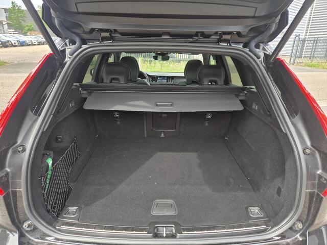 Volvo XC60 2.0 T6 Plug-in hybrid AWD Plus Black Edition Trekhaak/Panodak/360Cam etc.