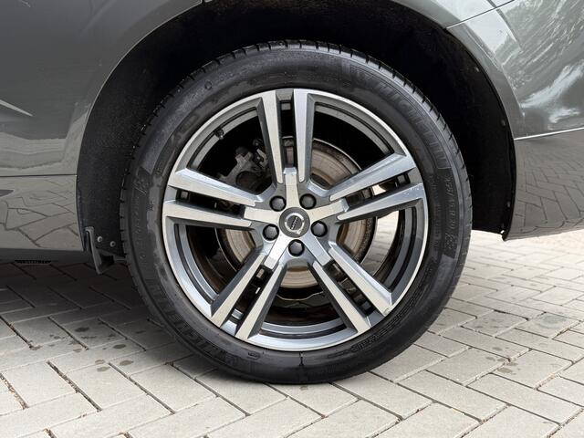 Volvo XC60 2.0 T8 Twin Engine AWD Momentum Pro | 360 Camera | IntelliSafe Surround & Assist | Styling kit