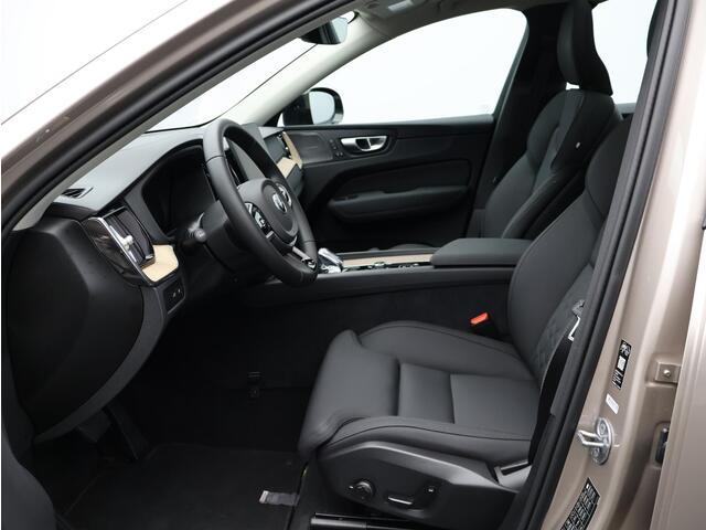 Volvo XC60 T6 AWD Plug-in hybrid Ultra Dark / Trekhaak / Luchtvering / Panoramadak / Head-Up Display / Harman Kardon / 360 Camera / Stoel+Stuurverwarming / BLIS /