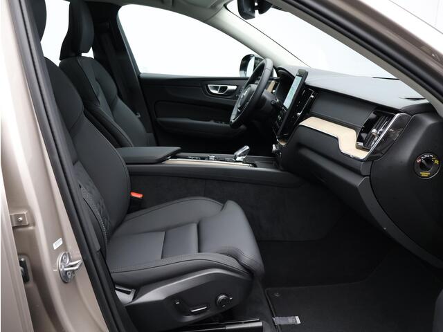 Volvo XC60 T6 AWD Plug-in hybrid Ultra Dark / Trekhaak / Luchtvering / Panoramadak / Head-Up Display / Harman Kardon / 360 Camera / Stoel+Stuurverwarming / BLIS /