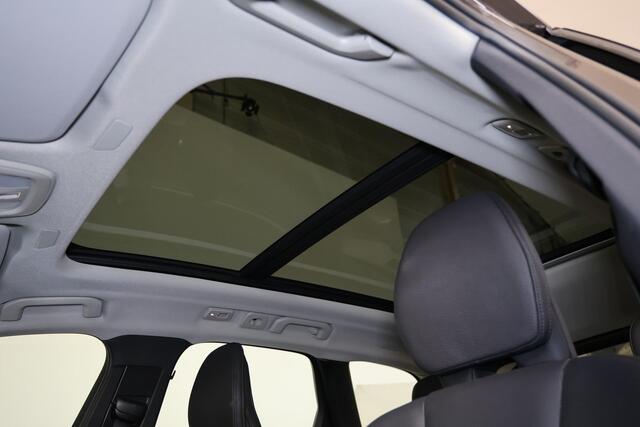 Volvo XC60 T6 Recharge AWD Plus Dark - Panorama/schuifdak - IntelliSafe Assist & Surround - 360º Camera - Verwarmde voorstoelen, stuur & achterbank - Parkeersensoren voor & achter - Elektr. bedienb. voorstoelen met geheugen - Draadloze tel. lader - Inklapbare trekha