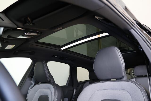 Volvo XC60 T6 Recharge AWD Plus Black Edition - Panorama/schuifdak - IntelliSafe Assist & Surround - 360º Camera - Harman/Kardon audio - Verwarmde voorstoelen, stuur & achterbank - Parkeersensoren voor & achter - Elektr. bedienb. voorstoelen met geheugen - Head up d