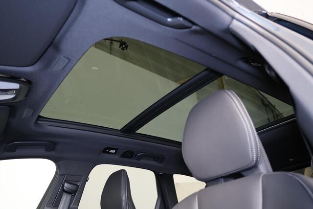 Volvo XC60 T8 Recharge AWD Ultra Black Edition Exec - Luchtvering - Panorama/schuifdak - IntelliSafe Assist & Surround - 360º Camera - Bowers & Wilkins audio - Adaptieve LED koplampen - Verwarmde voorstoelen, stuur & achterbank - Parkeersensoren voor & achter - Elek