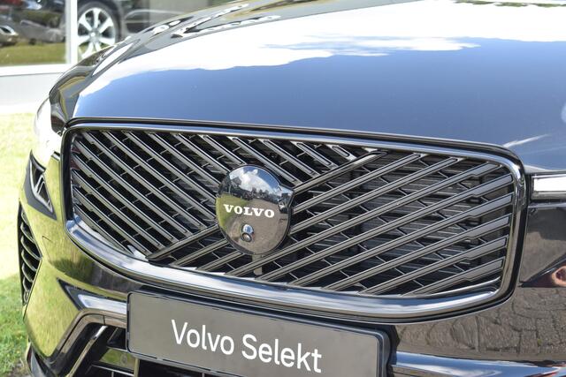 Volvo XC60 T6 350PK AWD Ultra Black Edition | BLIS | HUD | Panodak | Stoelverwarm Voor/Achter | Adapt. Cruise | H&K